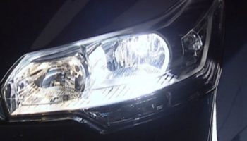 Самостоятельная замена лампочки в фаре