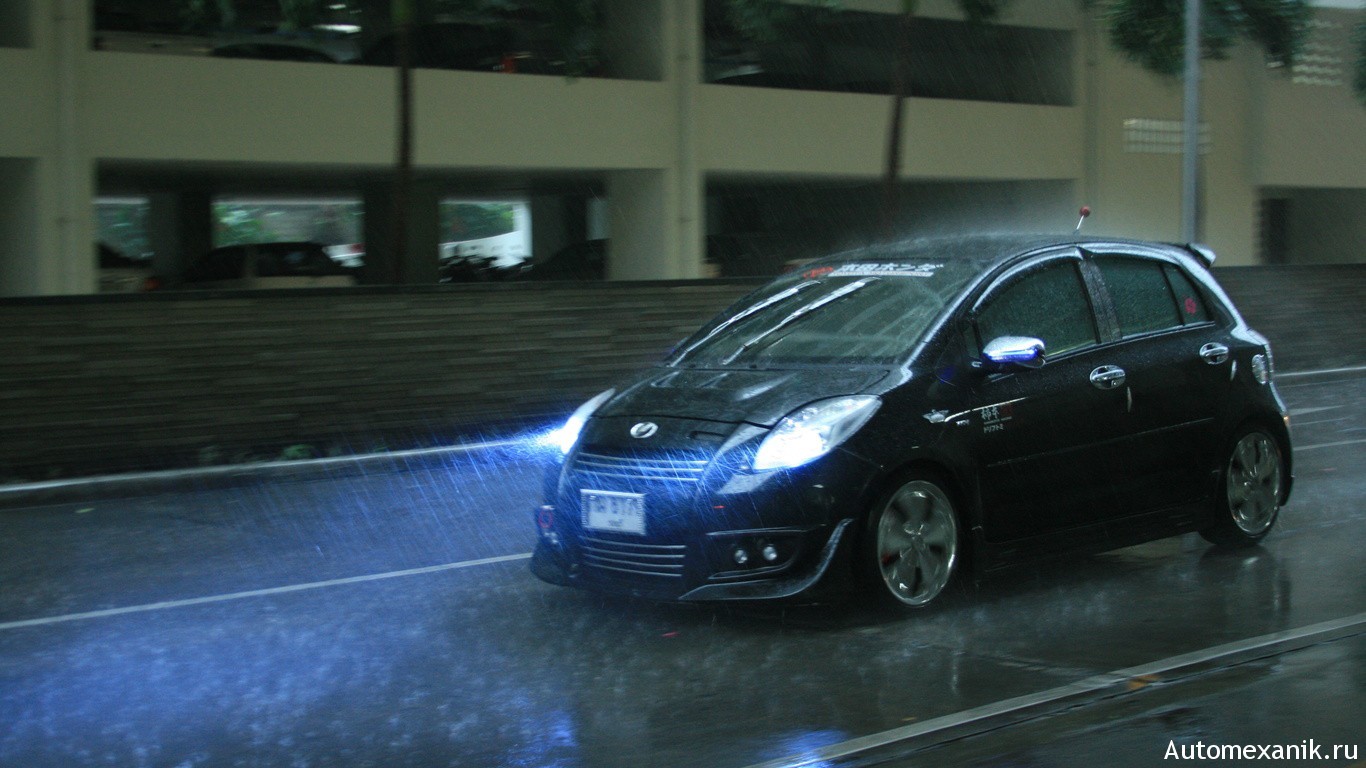 Как управлять автомобилем на мокрой дороге