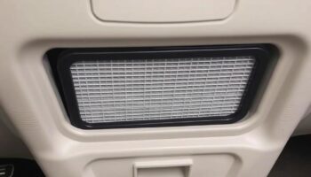 Замена салонного фильтра: где искать и как установить