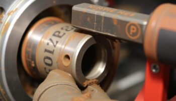 Проверка состояния сайлентблоков: признаки износа